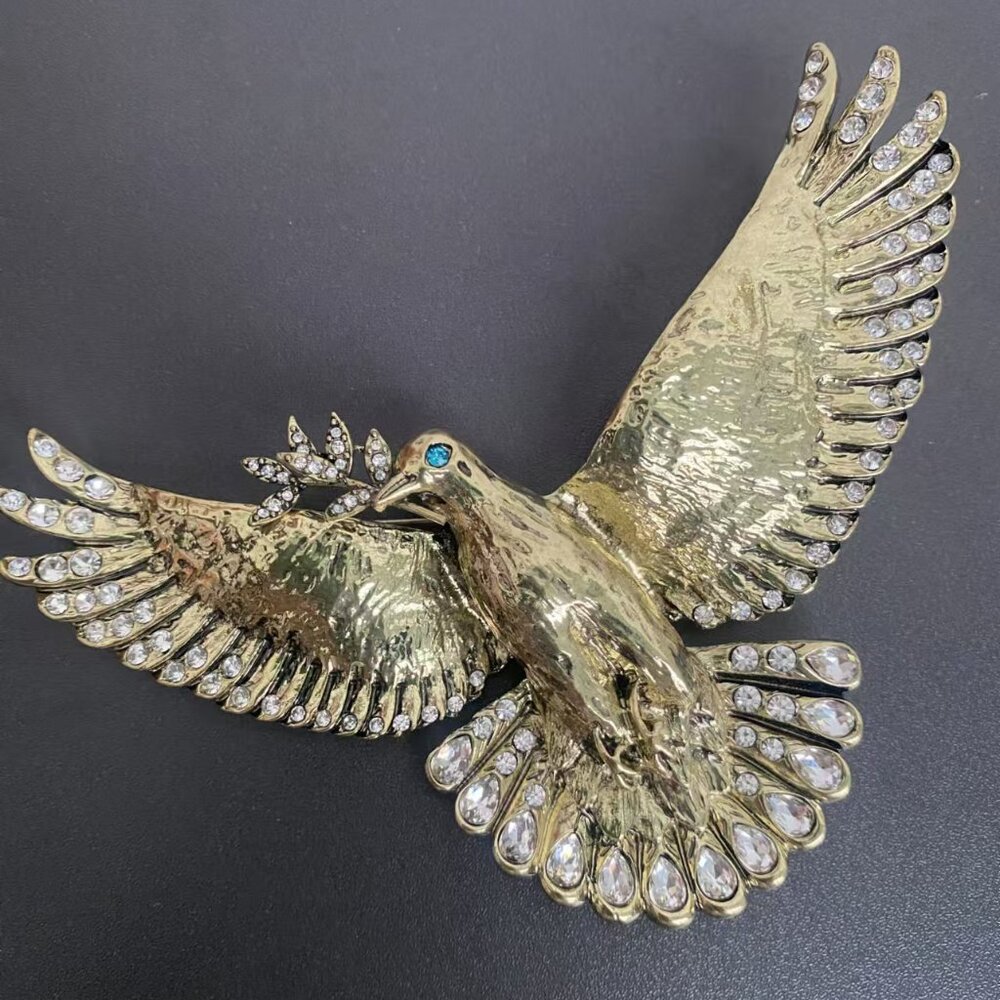 Heidi Daus Dreaming of Peace Dove Pin